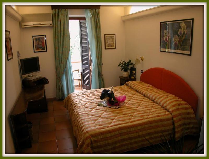 Hotel Ristorante Da Carlos Santa Maria Giudice Kültér fotó